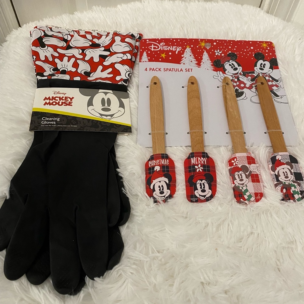 Disney Christmas 5-Piece Bundle